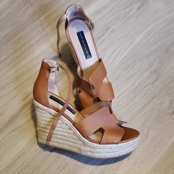Steve Madden Wedges - Picture 2 of 2